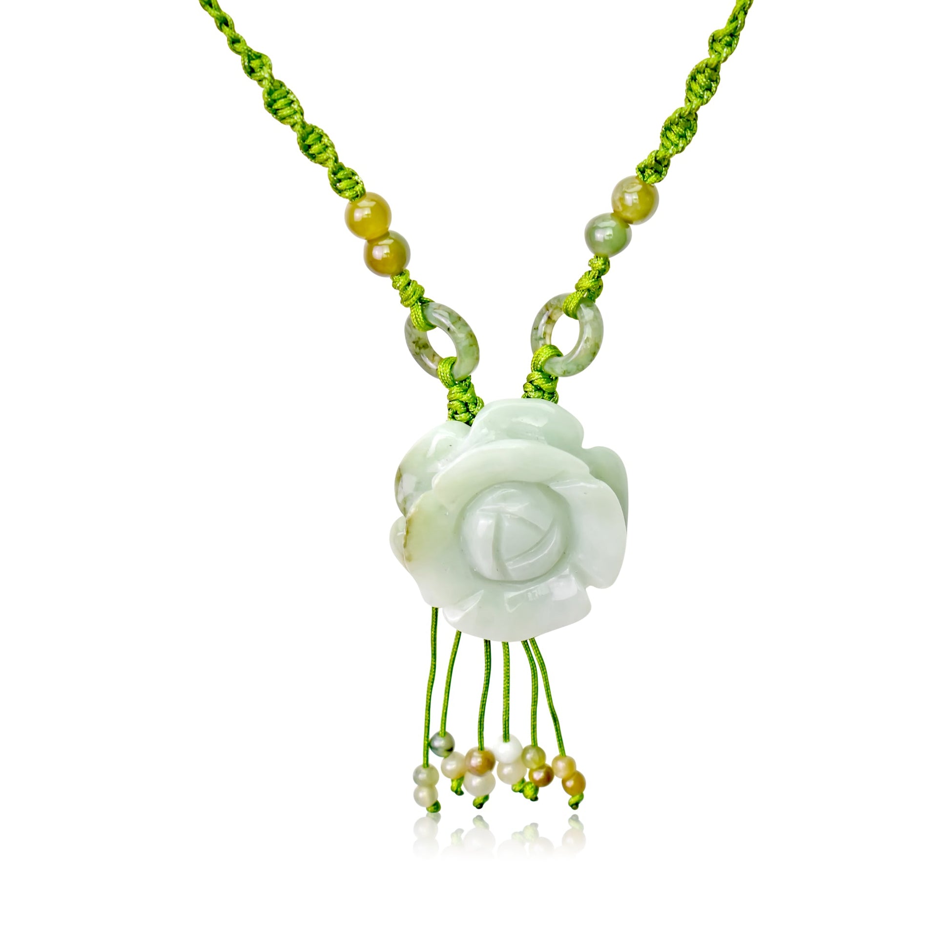 Charming rose and pendant for engagements with a romantic twist