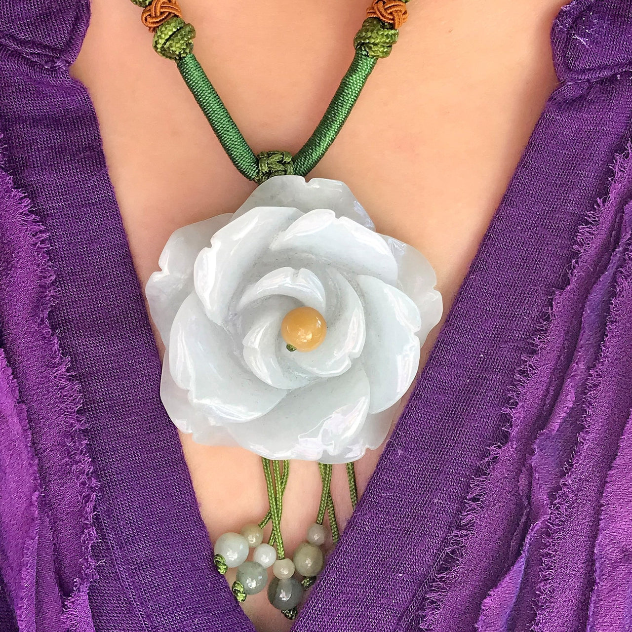 Women's rose necklace for a romantic Valentine’s Day gift