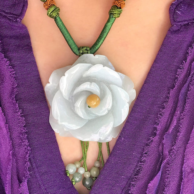 Women's rose necklace for a romantic Valentine’s Day gift