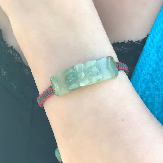 Women Bethlehem Flowers with Mystical Jade Lucky Bracelet for Her Star White Flower Mother's Day Gift for Hope and Joy