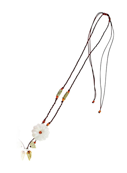 Beaded Daisy Necklace a Flower Stone Necklace for Women Daisy Chokers Graceful Mother's Day Gift
